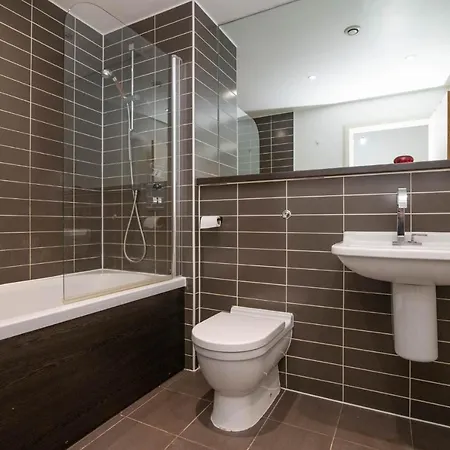Vibrant 2 Bed 2 Bath Free Parking In Chinatown Apartment